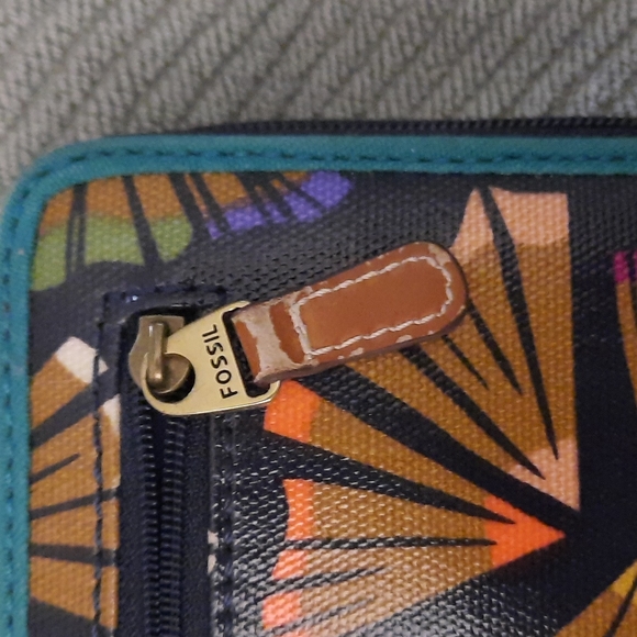 Patterned Fossil Zip Wallet - Picture 2 of 6